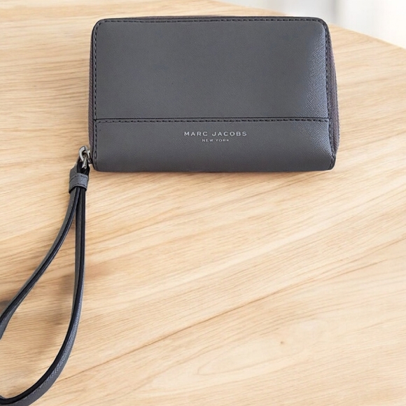 Marc Jacobs Handbags - Marc Jacobs New York Gray Leather Wallet, Wristlet Strap